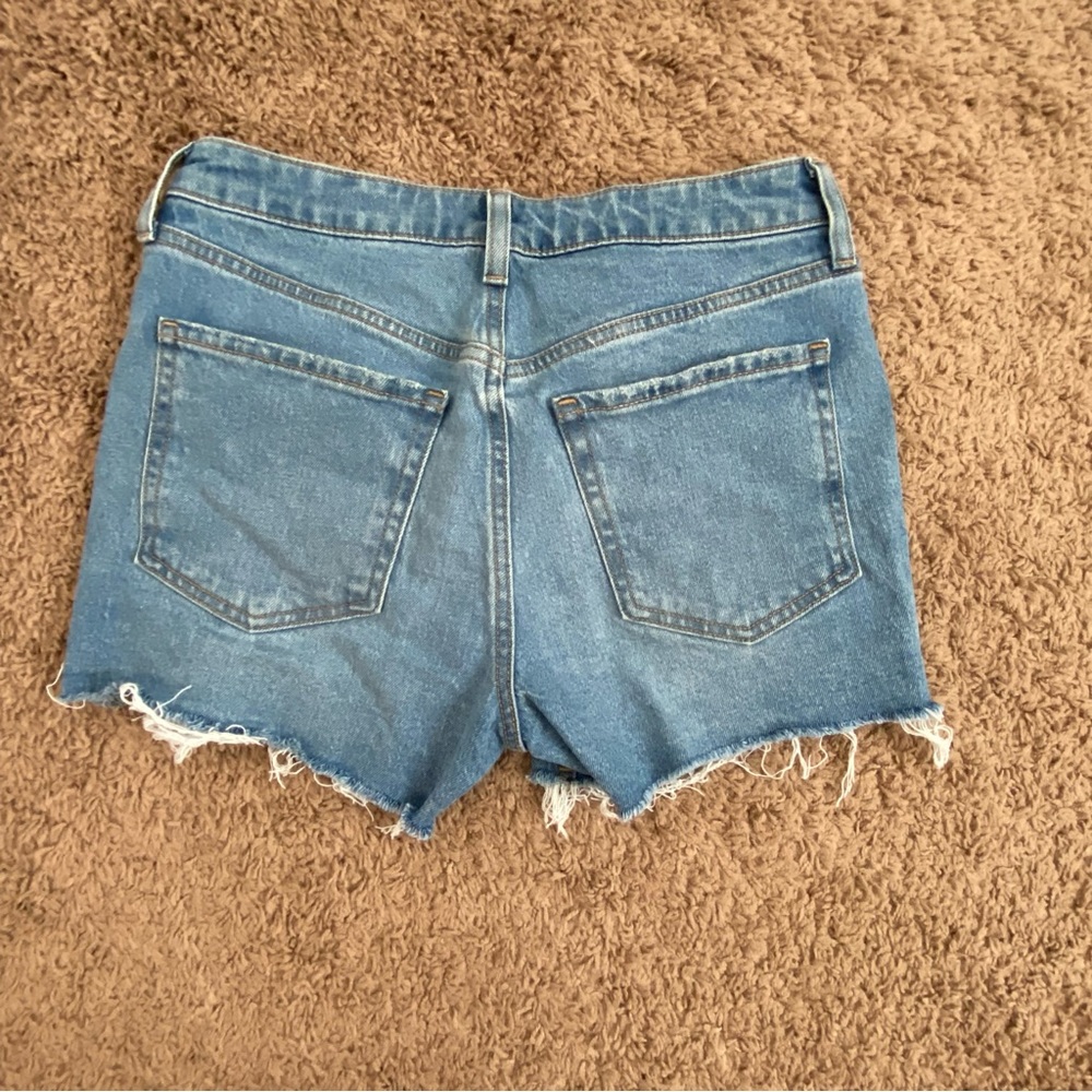 Old Navy High Rise Short - Picture 2 of 3